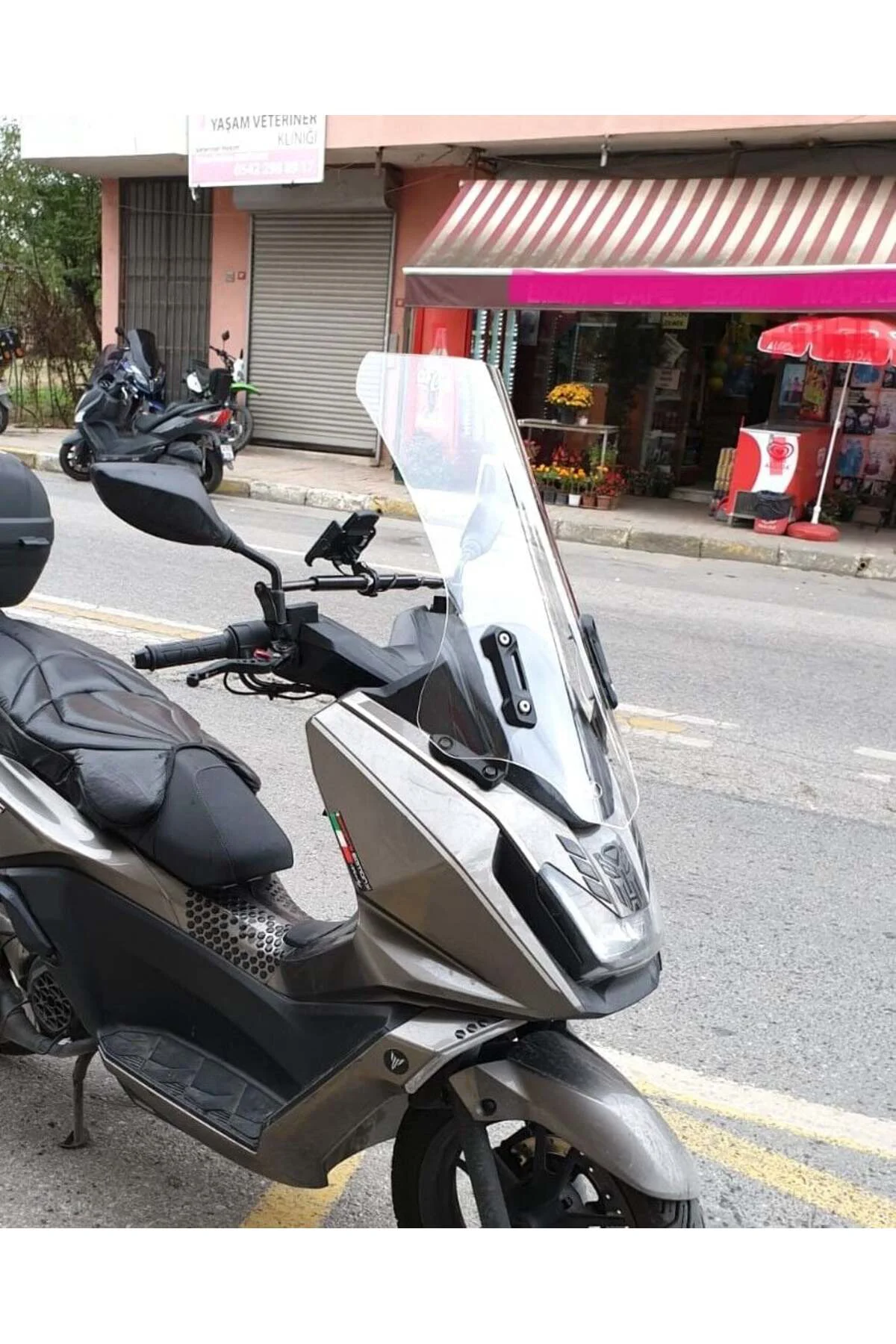 kymco Skytown 125 Ön Cam 2023-2026 Model 72cm Şeffaf Renkli 4mm UZUN