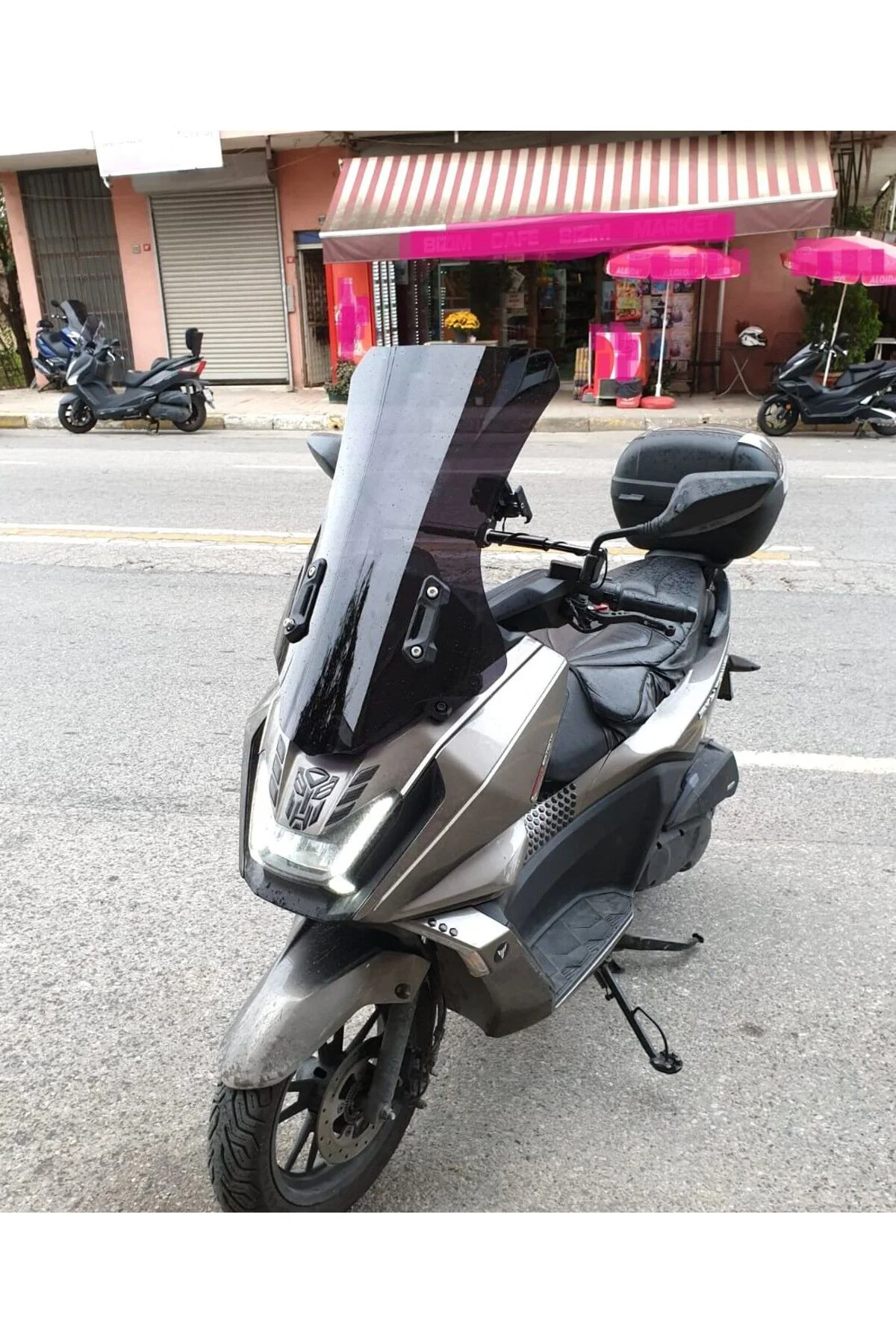 kymco Skytown 125 Ön Cam 2023-2026 Model 72cm Siyah Renkli 4mm UZUN