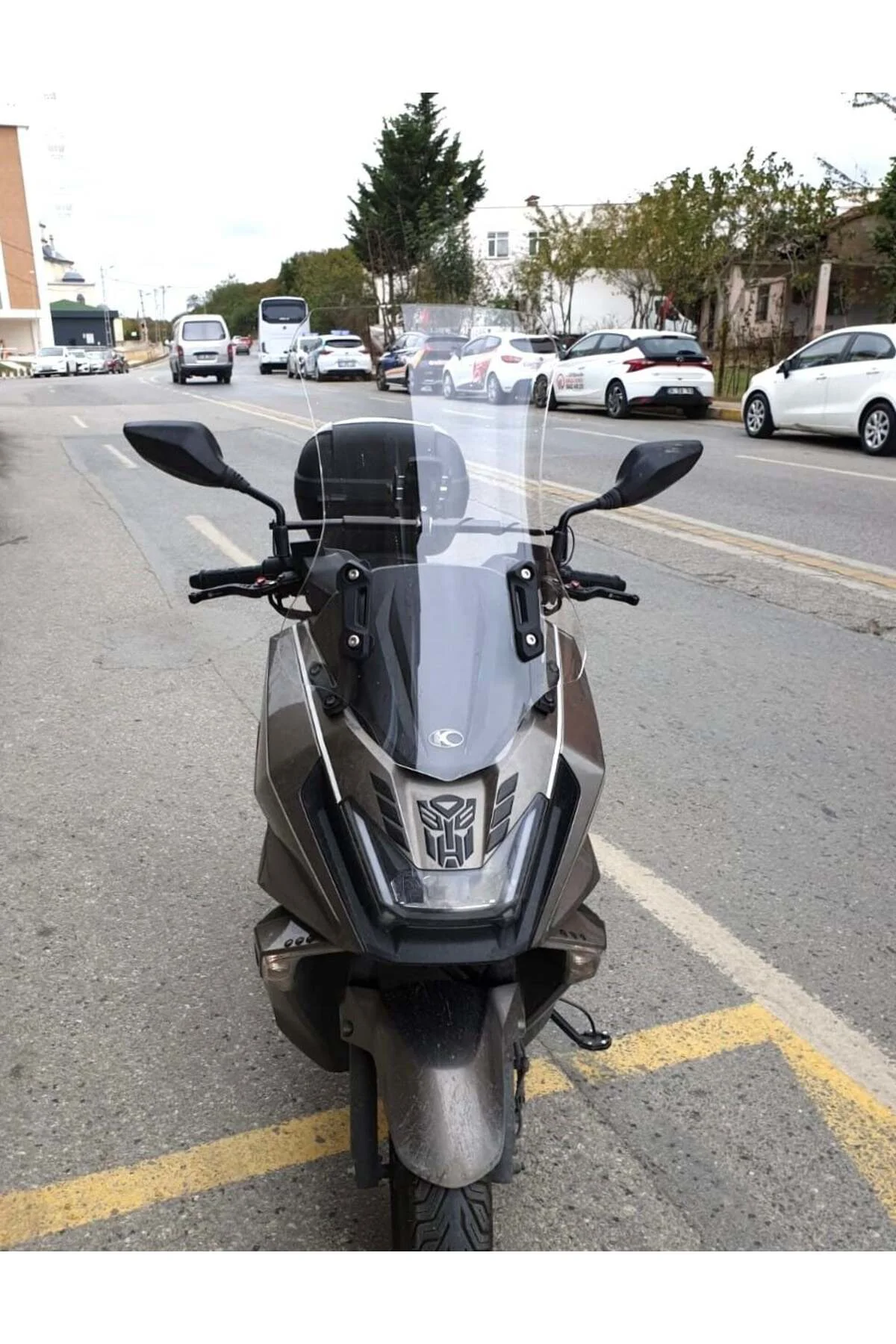 kymco Skytown 125 Ön Cam 2023-2026 Model 72cm Şeffaf Renkli 4mm UZUN