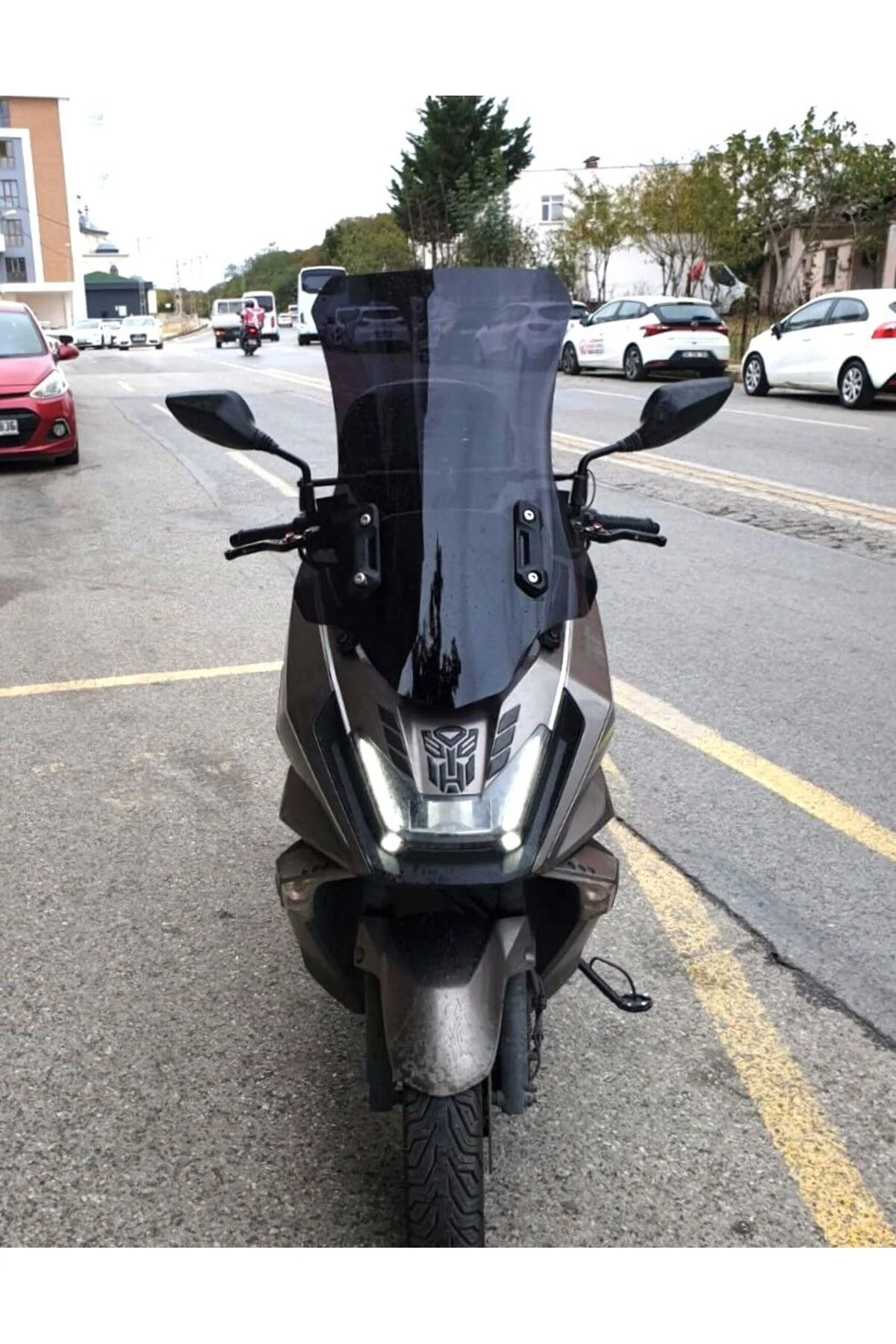 kymco Skytown 125 Ön Cam 2023-2026 Model 72cm Siyah Renkli 4mm UZUN