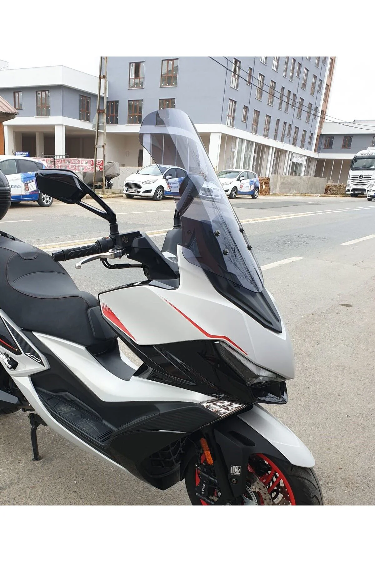 Kymco Xciting S 400 Ön Cam 2023-2026 Model 66cm Füme Renkli 4mm
