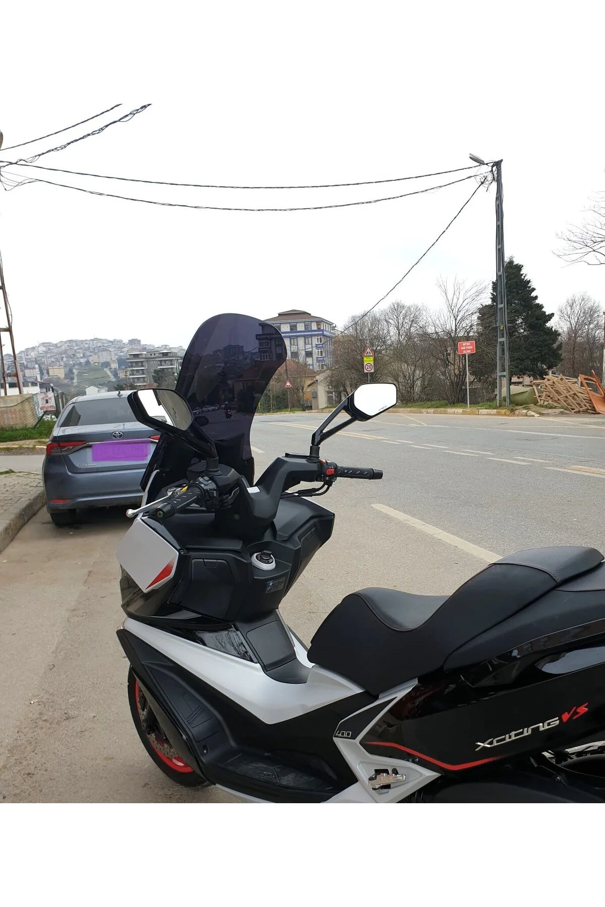 Kymco Xciting S 400 Ön Cam 2023-2026 Model 66cm Siyah Renkli 4mm