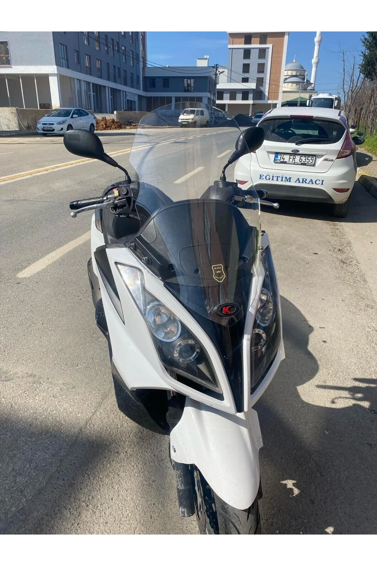 Kymco Xtown 250 İ Ön Cam 2016-2026 Model 67cm Şeffaf Renkli 4mm ORİJİNAL BOYLU - Görsel 2