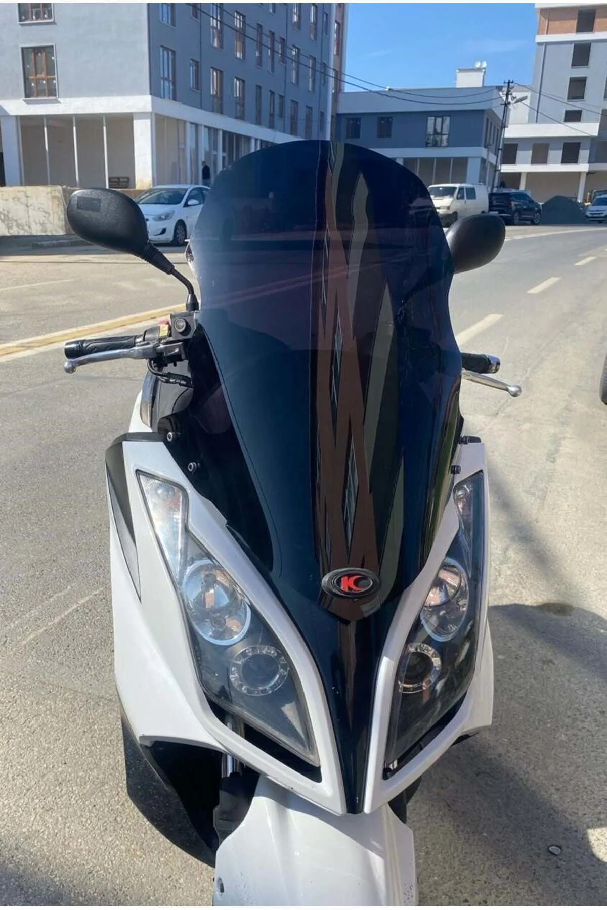 Kymco Xtown 250 İ Ön Cam 2016-2026 Model 78cm Siyah Renkli 4mm UZ