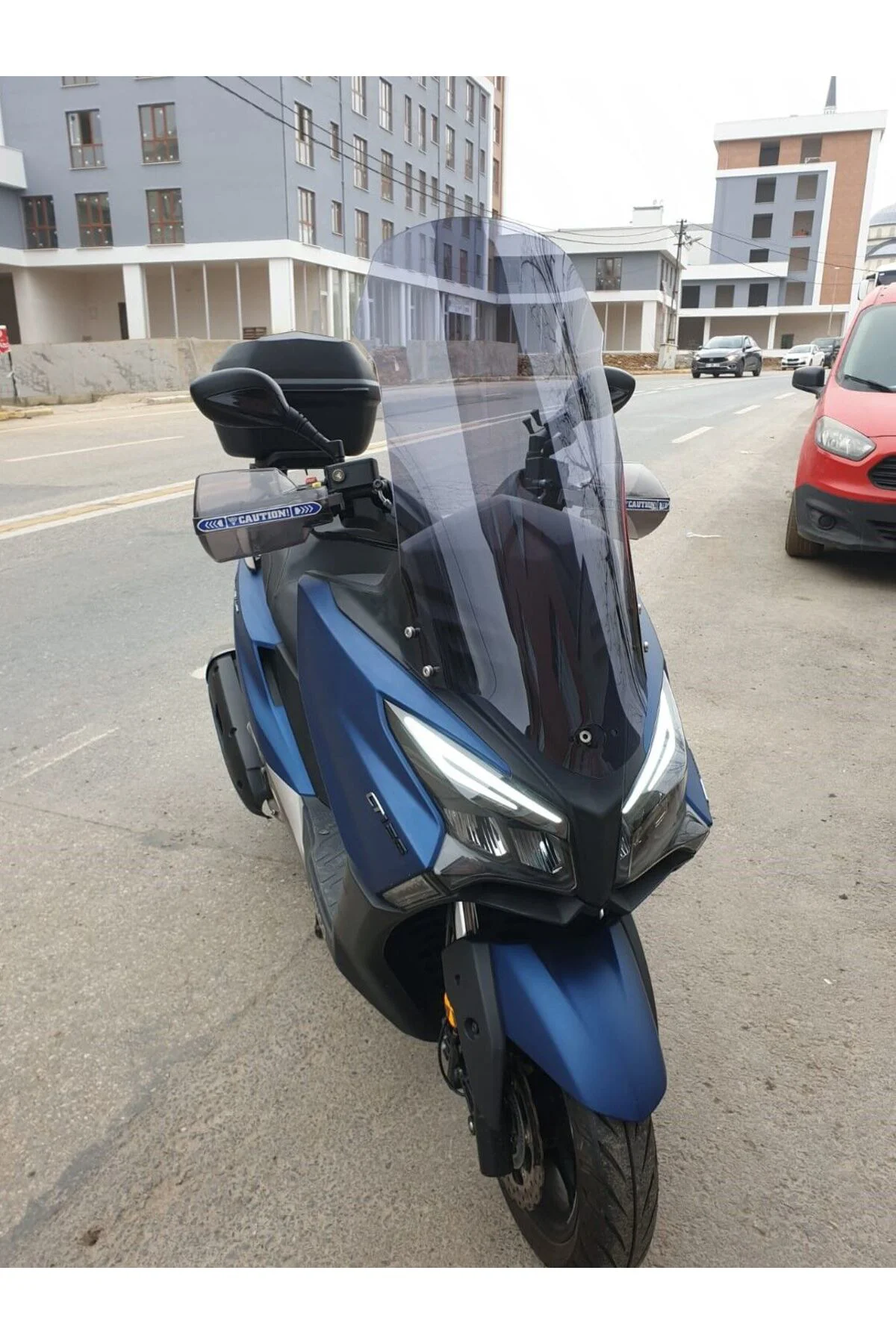 Kymco Xtown CT 250 Ön Cam 2020-2026 Model 83cm Füme Renkli 4mm UZ