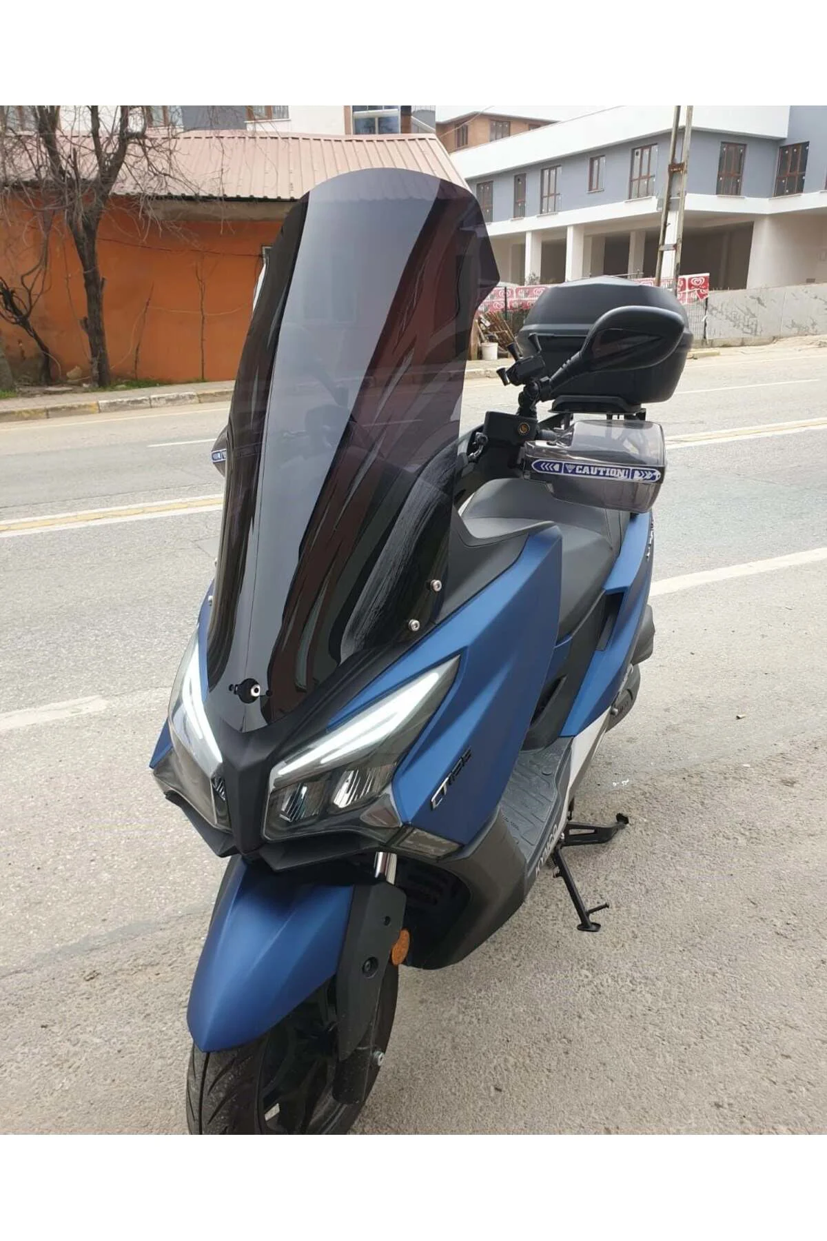Kymco Xtown CT 250 Ön Cam 2020-2026 Model 83cm Siyah Renkli 4mm y