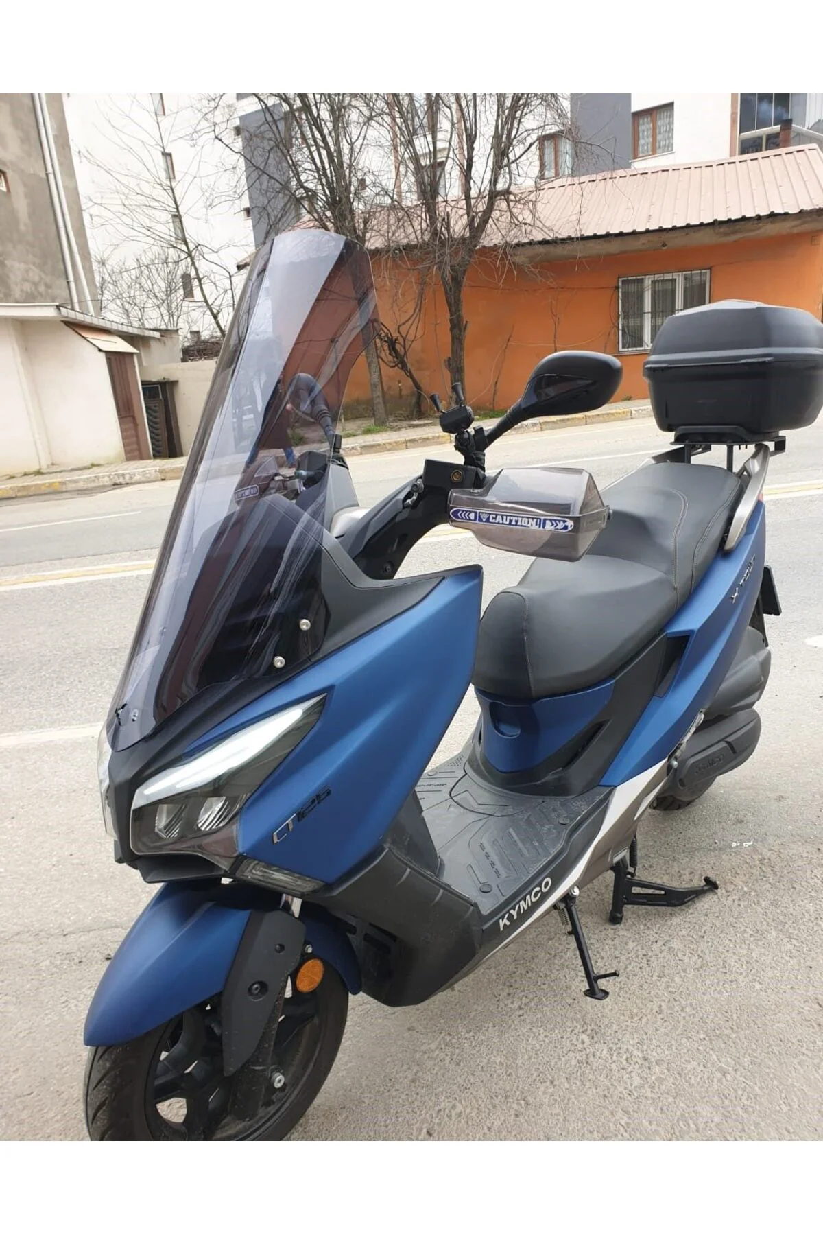 Kymco Xtown CT 250 Ön Cam 2020-2026 Model 83cm Füme Renkli 4mm UZ