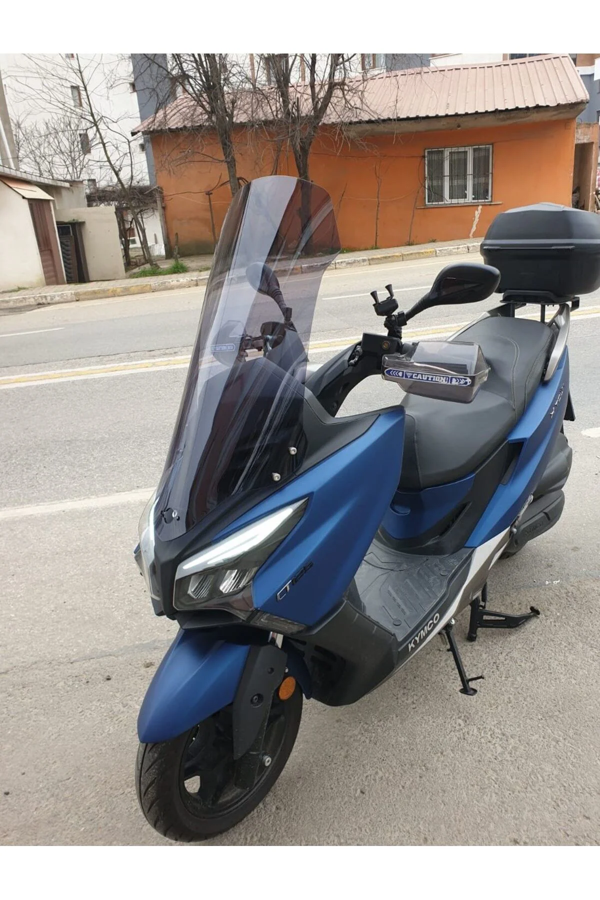 Kymco Xtown CT 250 Ön Cam 2020-2026 Model 83cm Füme Renkli 4mm UZ