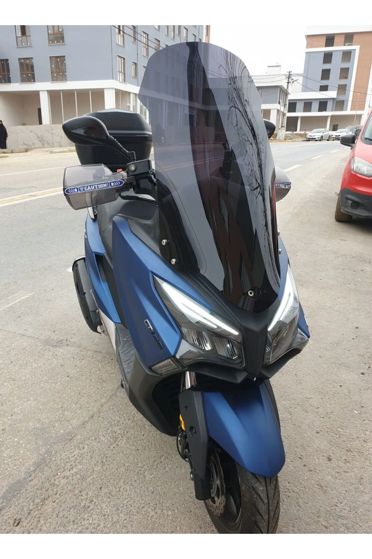 Kymco Xtown CT 250 Ön Cam 2020-2026 Model 83cm Siyah Renkli 4mm y