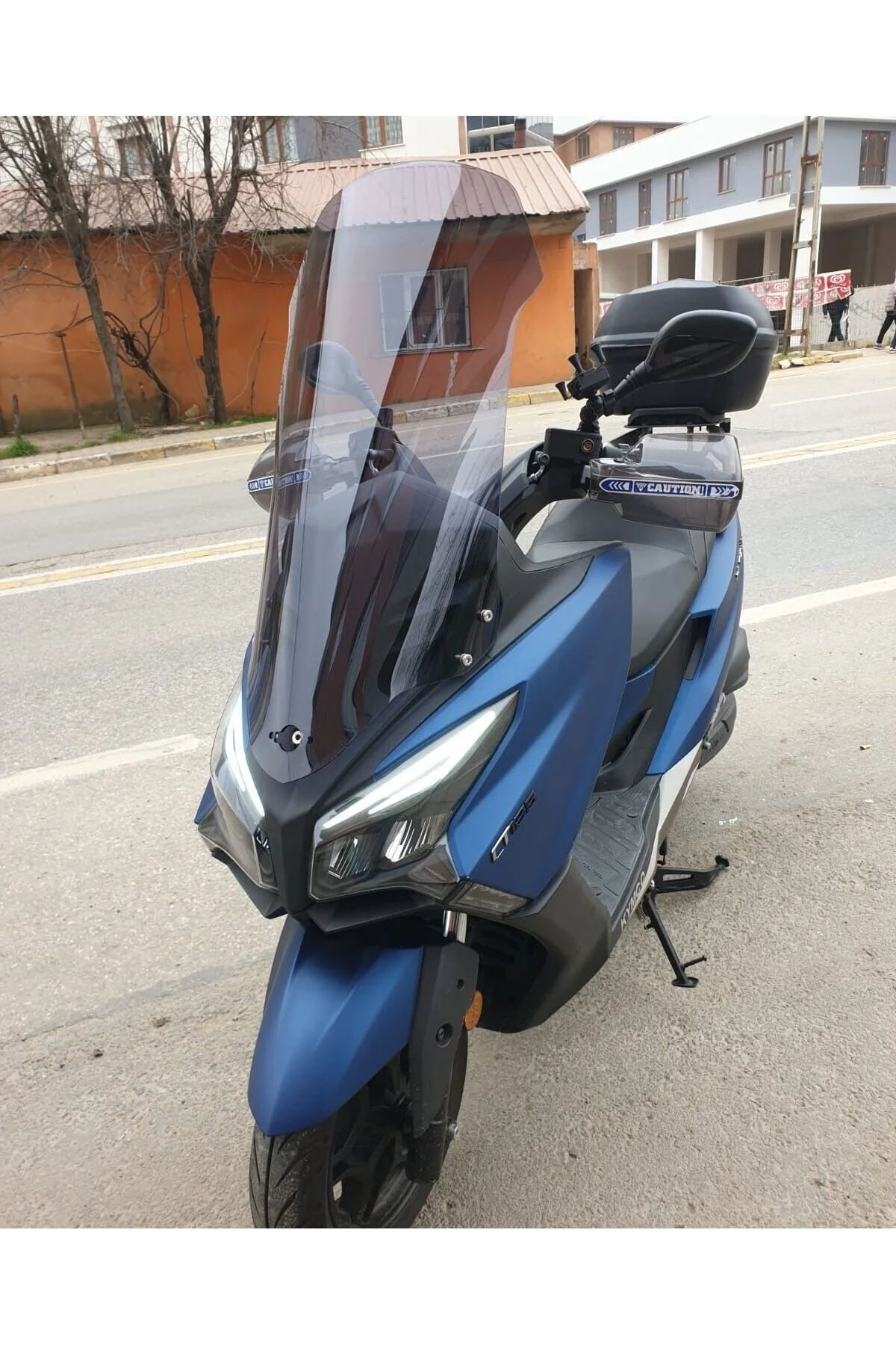 Kymco Xtown CT 250 Ön Cam 2020-2026 Model 83cm Füme Renkli 4mm UZ