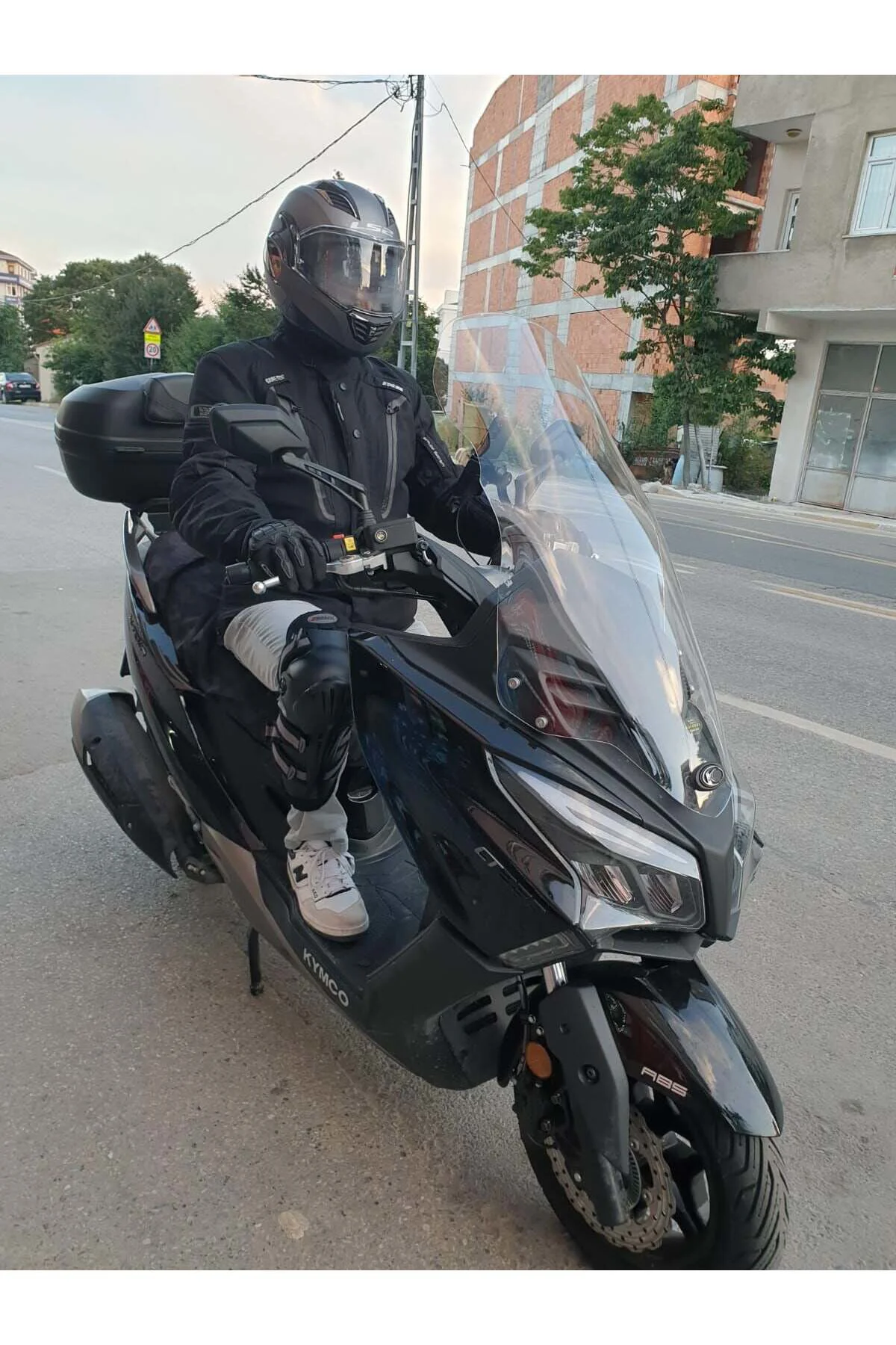 Kymco Xtown CT 250 Ön Cam 2020-2026 Model 83cm Şeffaf Renkli 4mm 