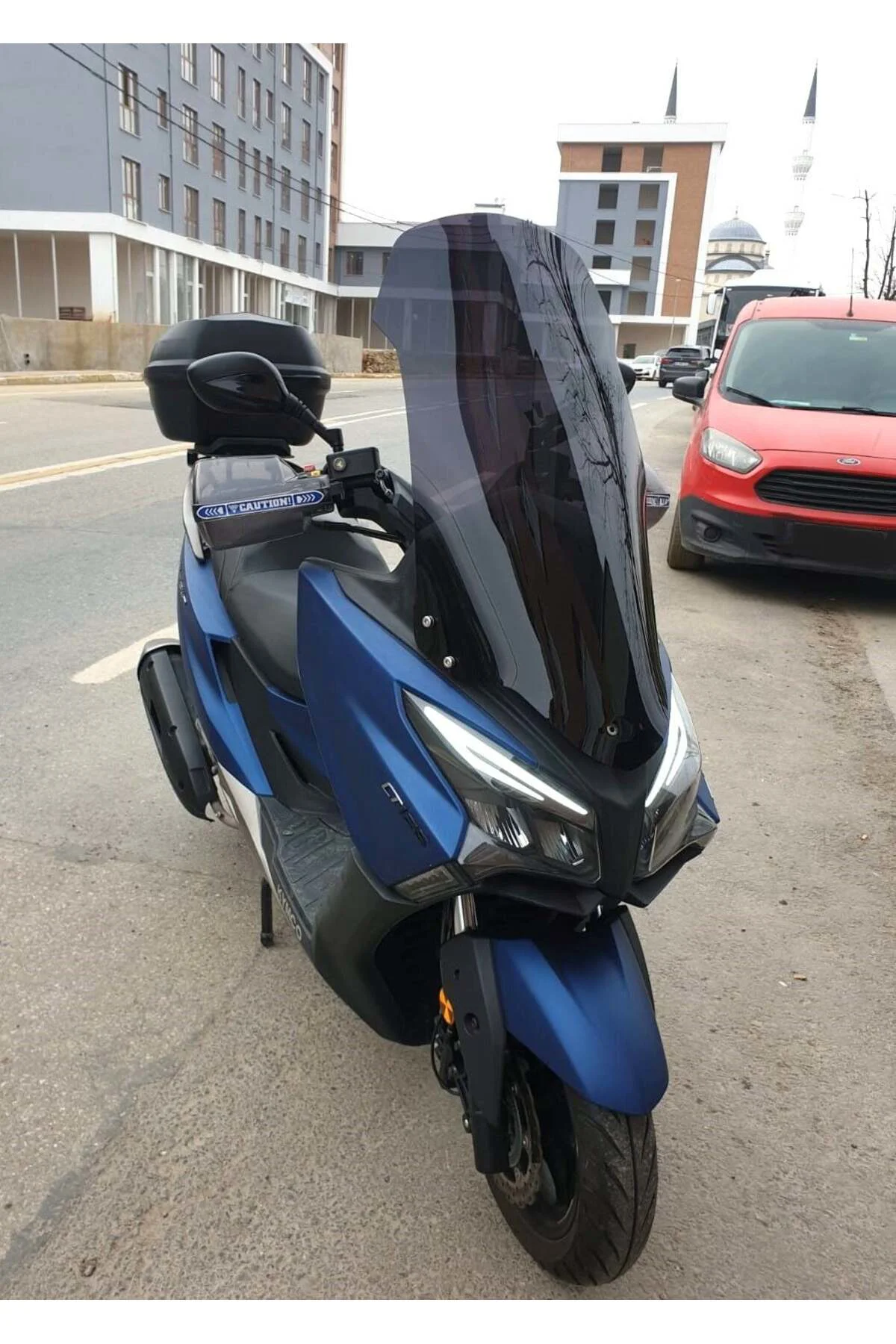 Kymco Xtown CT 250 Ön Cam 2020-2026 Model 83cm Siyah Renkli 4mm y