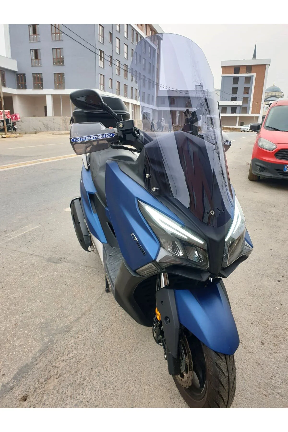 Kymco Xtown CT 250 Ön Cam 2020-2026 Model 83cm Füme Renkli 4mm UZ