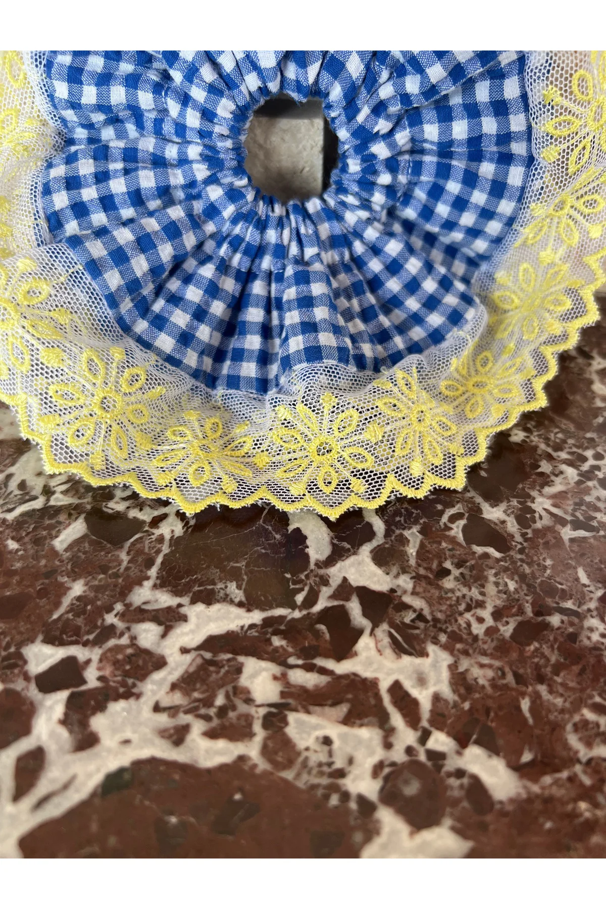 Lacivert Beyaz Pötikare Sarı Çicekli Dantel Kenar Scrunchie Toka