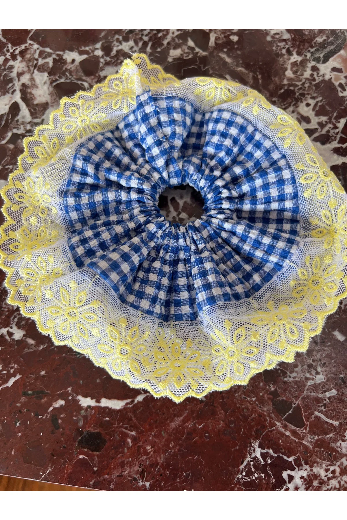 Lacivert Beyaz Pötikare Sarı Çicekli Dantel Kenar Scrunchie Toka