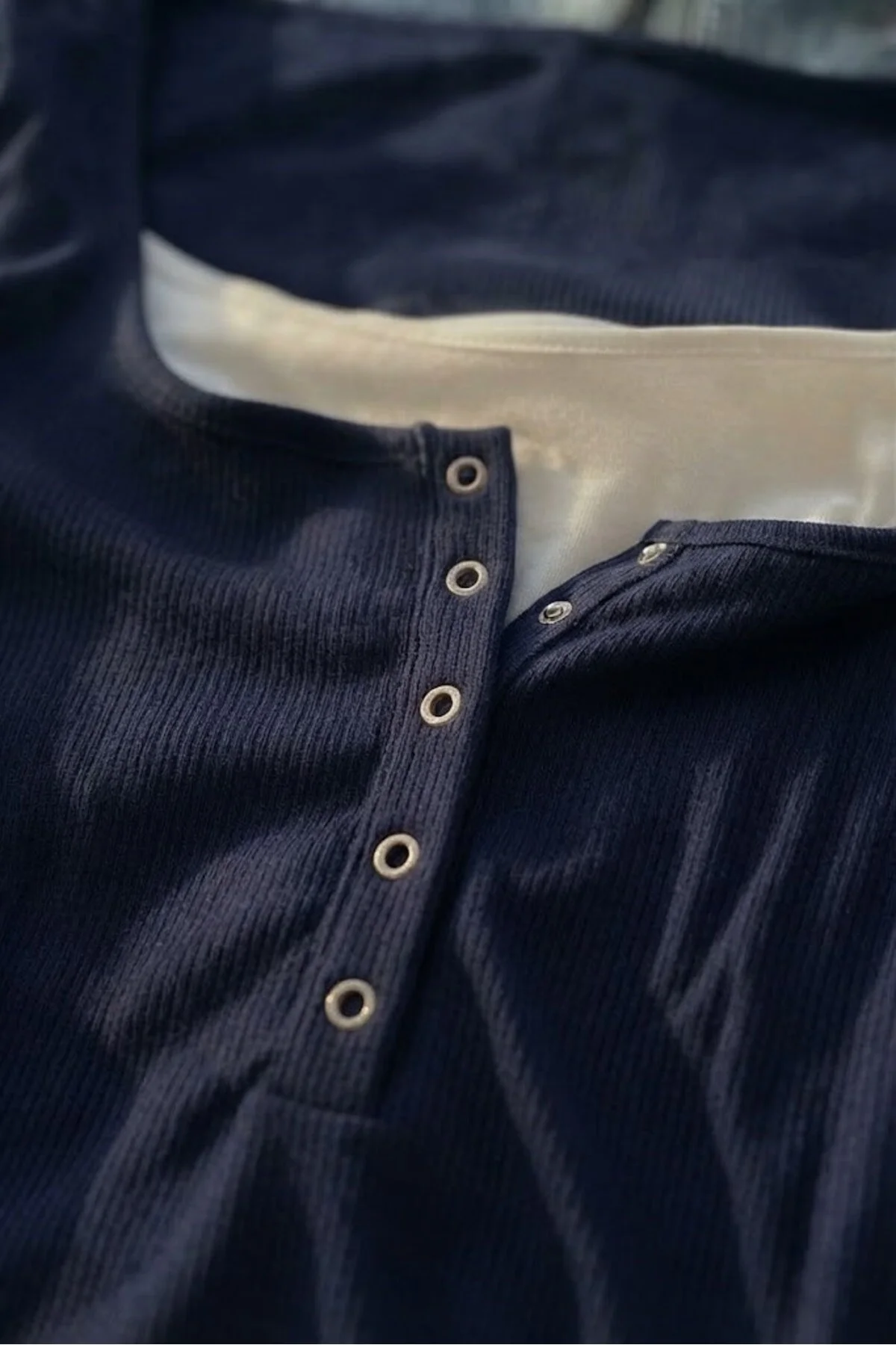 Lacivert Henley Yaka Ekli Grunge Y2K Uzun Kollu Crop