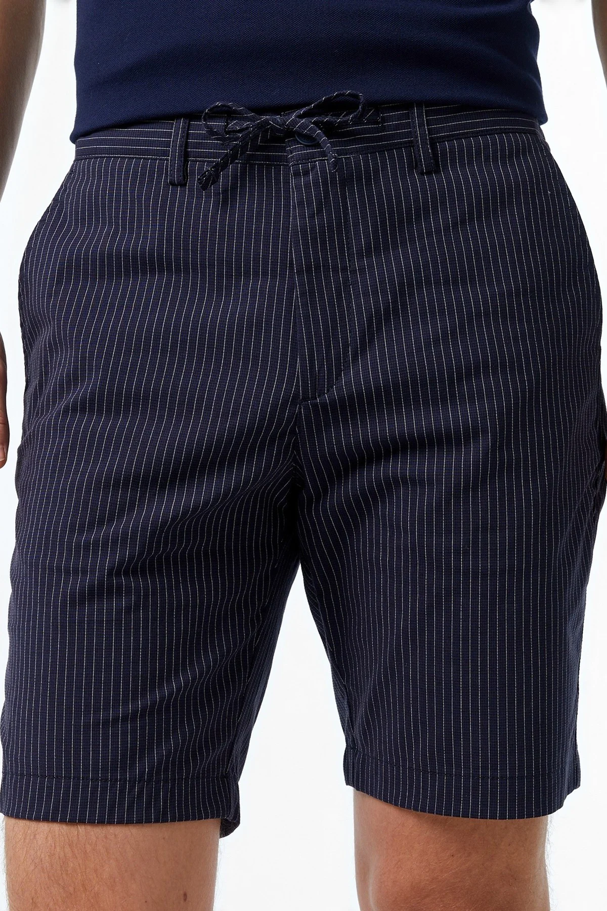 Lacoste Men's Slim Fit Navy Bermuda Shorts Erkek Dar Kesim Pamuk Bermuda Şort Lacivert Fiyatı, Yorumları ve Özellikleri