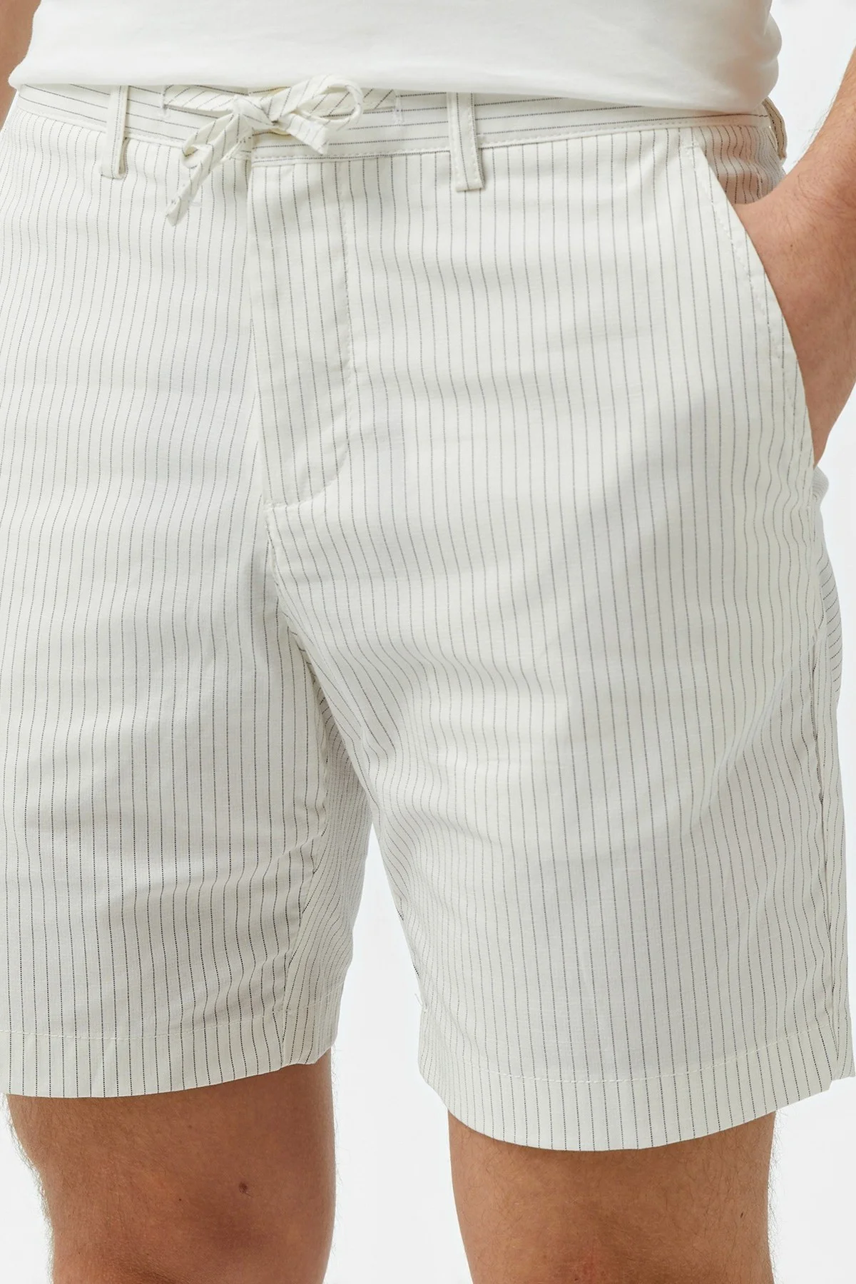 Lacoste Men's Slim Fit Navy Bermuda Shorts Erkek Dar Kesim Pamuk Bermuda Şort Lacivert Fiyatı, Yorumları ve Özellikleri
