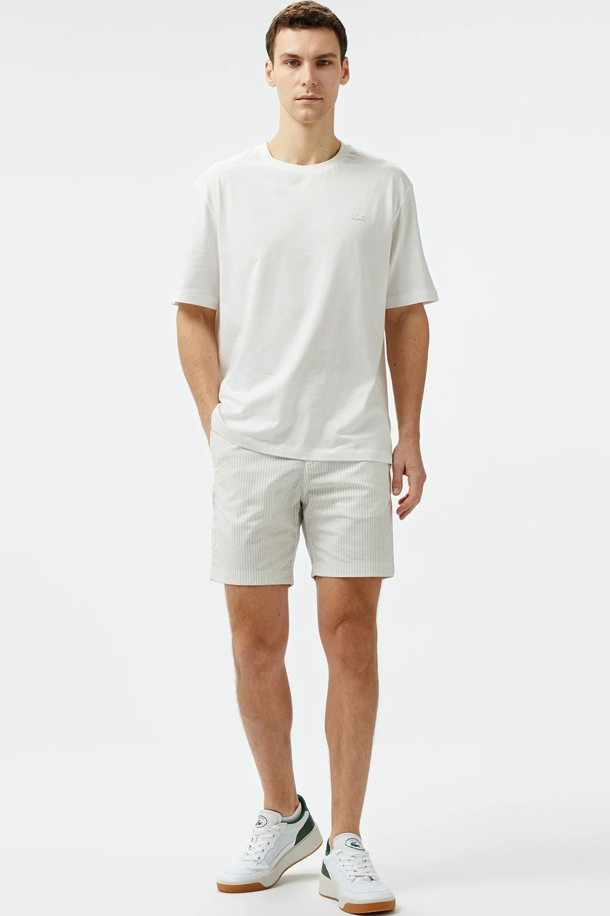 Lacoste Men's Slim Fit Navy Bermuda Shorts Erkek Dar Kesim Pamuk Bermuda Şort Lacivert Fiyatı, Yorumları ve Özellikleri