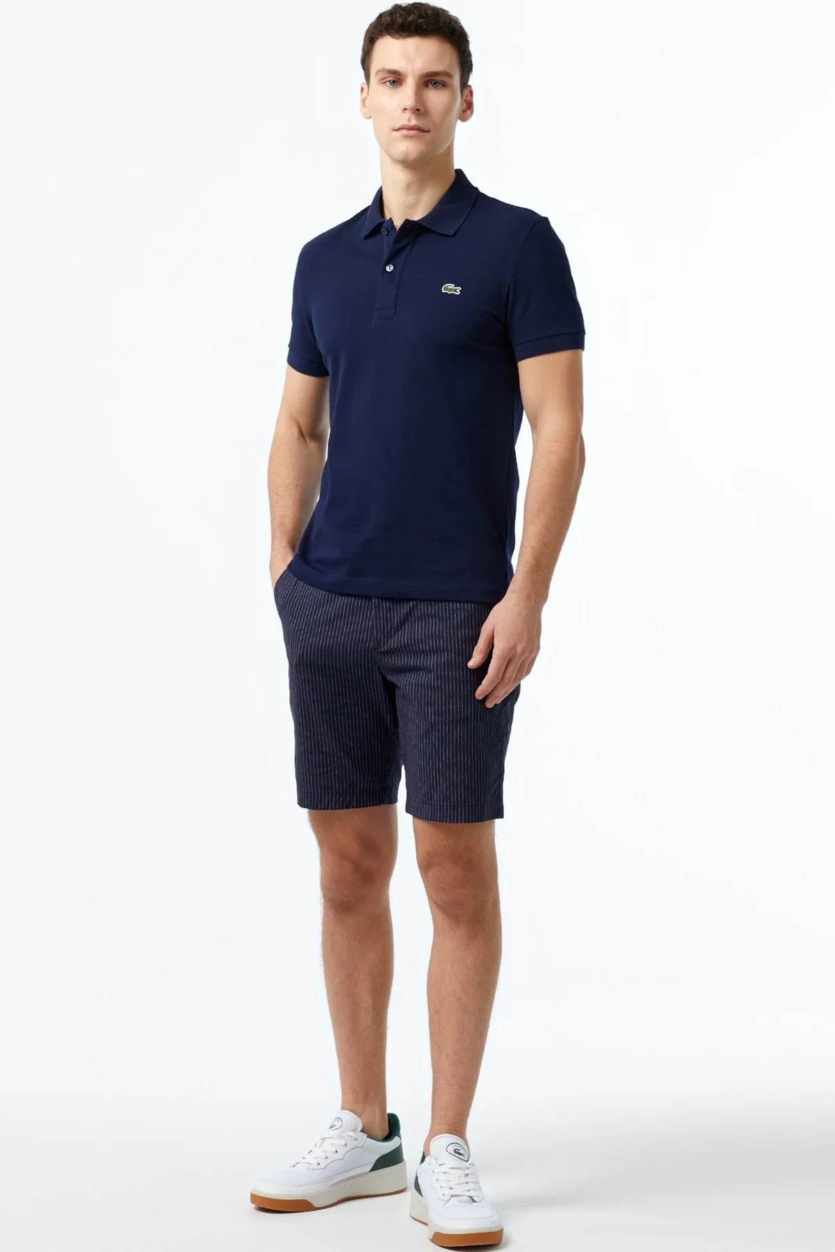 Lacoste Men's Slim Fit Navy Bermuda Shorts Erkek Dar Kesim Pamuk Bermuda Şort Lacivert Fiyatı, Yorumları ve Özellikleri