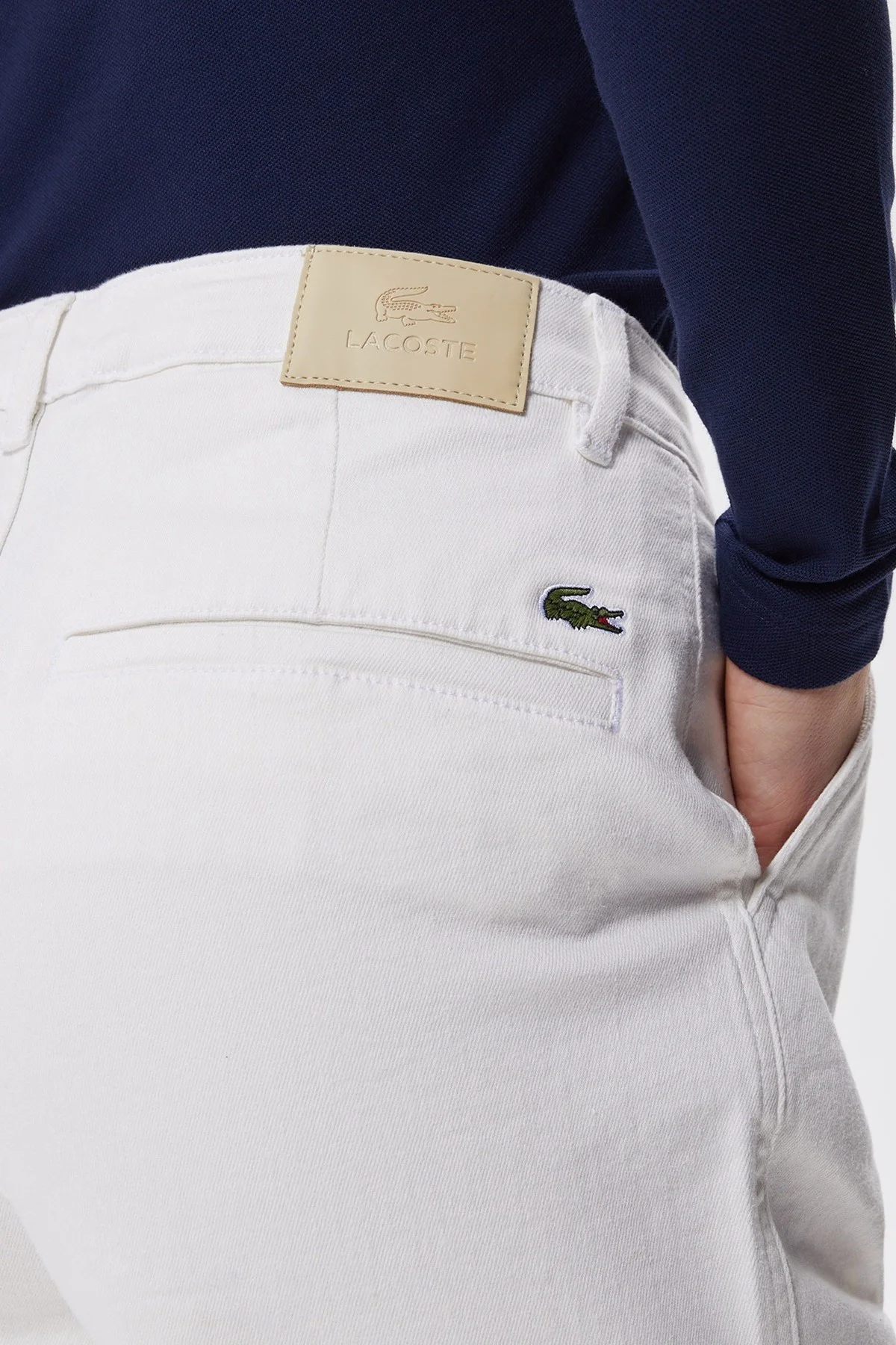 Lacoste Women's Loose Fit Denim White Bermuda Jean Shorts Kadın Bol Kesim Kot Şort Beyaz Lacoste Women's Loose Fit Denim White Bermuda Jean Shorts Kadın Bol Kesim Kot Şort Beyaz
