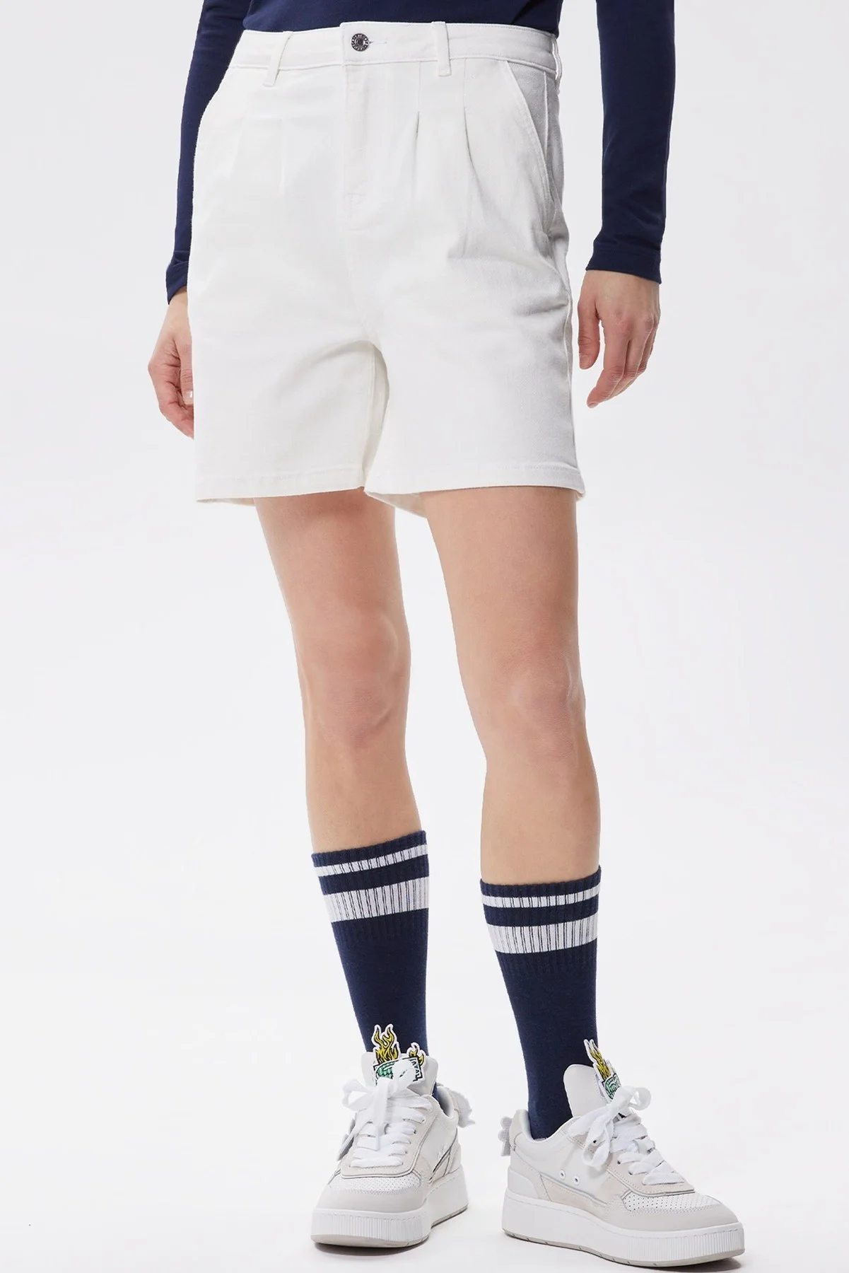 Lacoste Women's Loose Fit Denim White Bermuda Jean Shorts Kadın Bol Kesim Kot Şort Beyaz Lacoste Women's Loose Fit Denim White Bermuda Jean Shorts Kadın Bol Kesim Kot Şort Beyaz