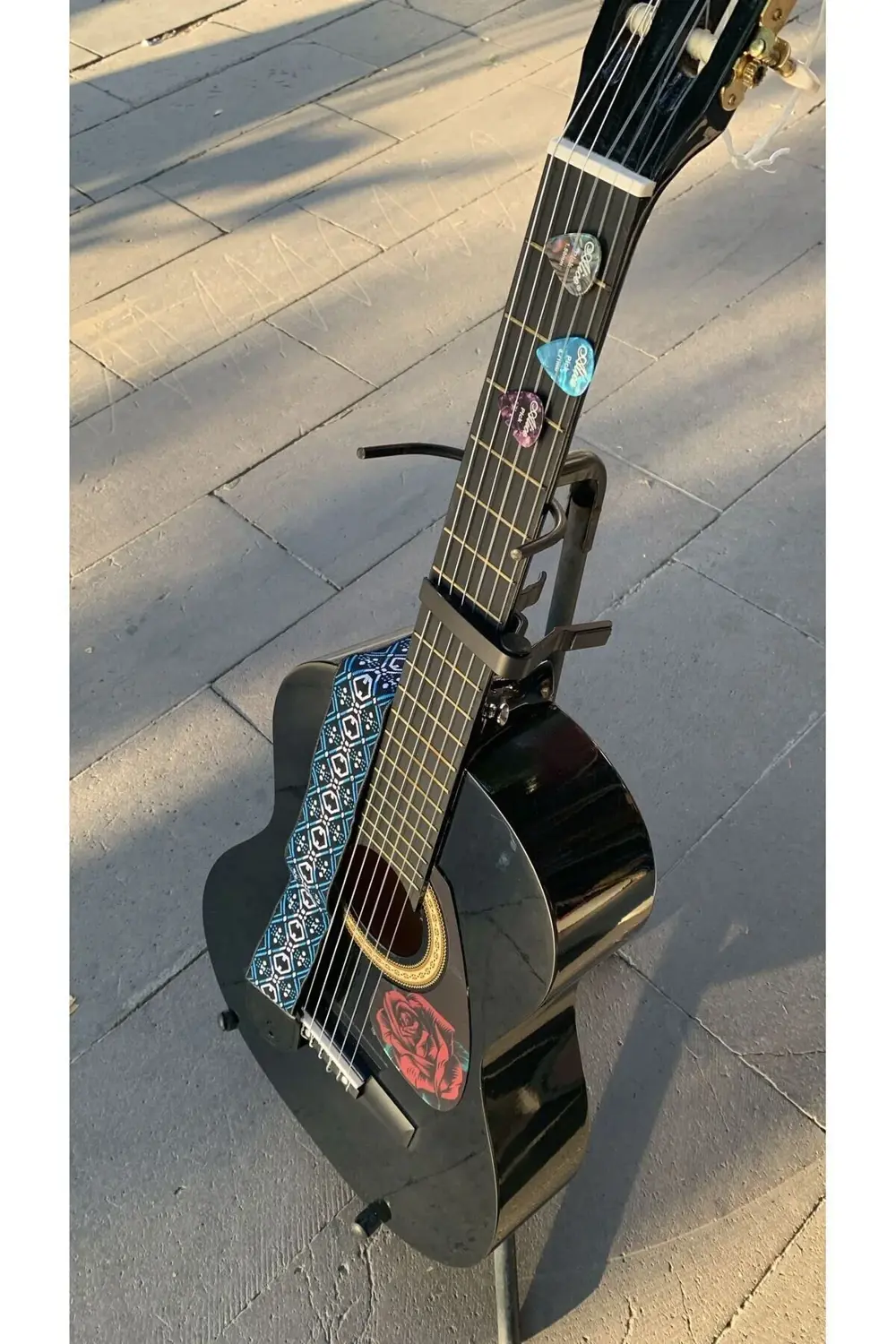 LB44290 Black & Rose 4/4 Siyah Klasik Gitar (Kılıf, Gitar Sehpası