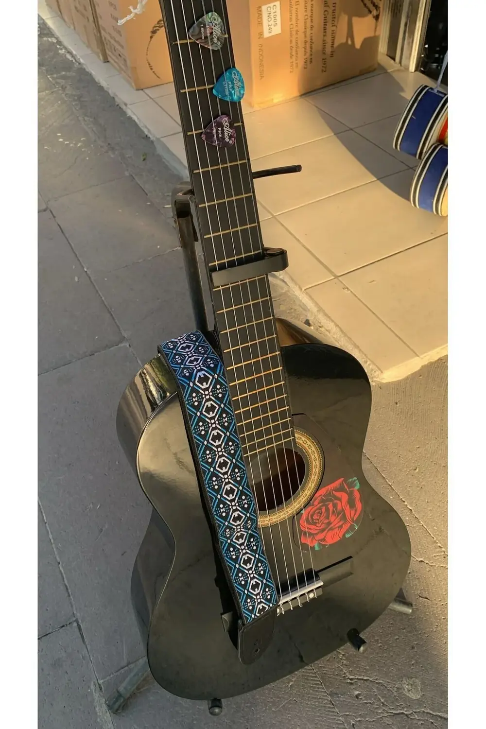 LB44290 Black & Rose 4/4 Siyah Klasik Gitar (Kılıf, Gitar Sehpası