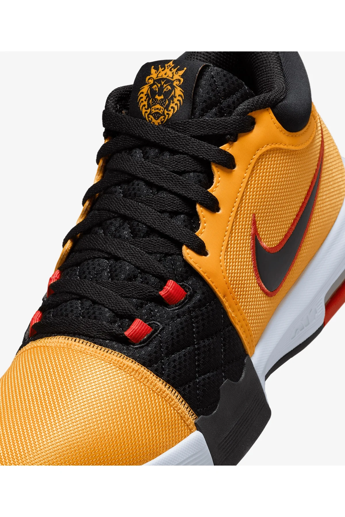 LeBron Witness VIII HQ2139-700
