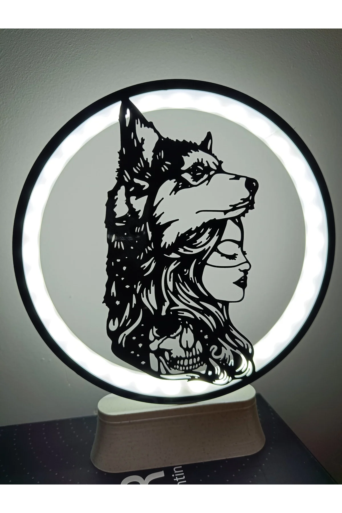 LED IŞIKLI KURT KADIN