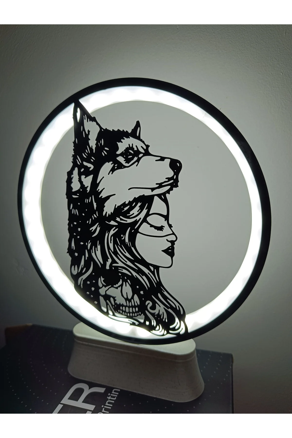 LED IŞIKLI KURT KADIN