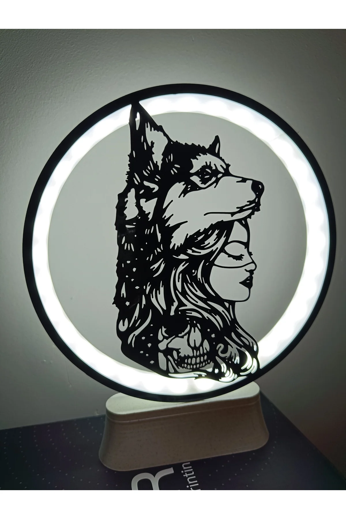 LED IŞIKLI KURT KADIN