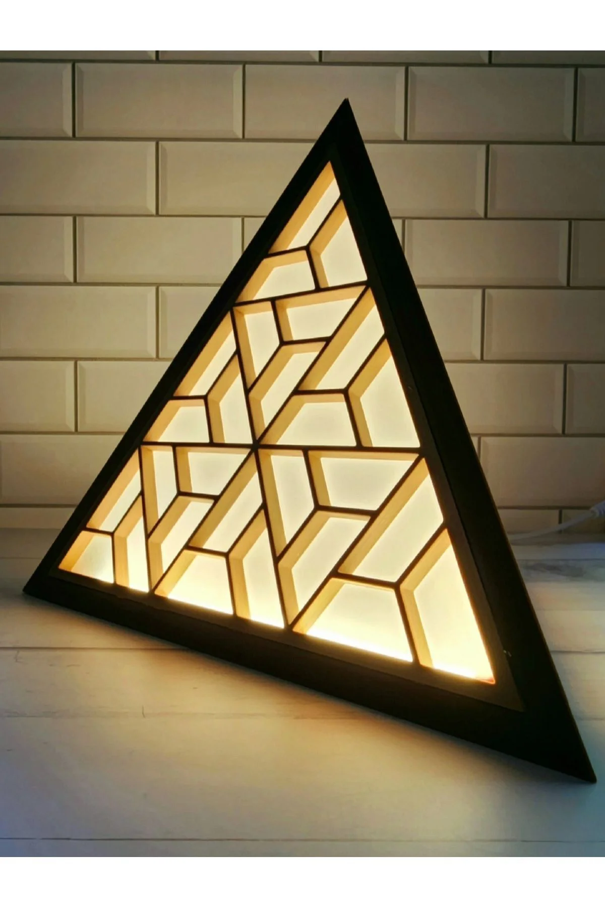Led Işıklı Piramit Lamba