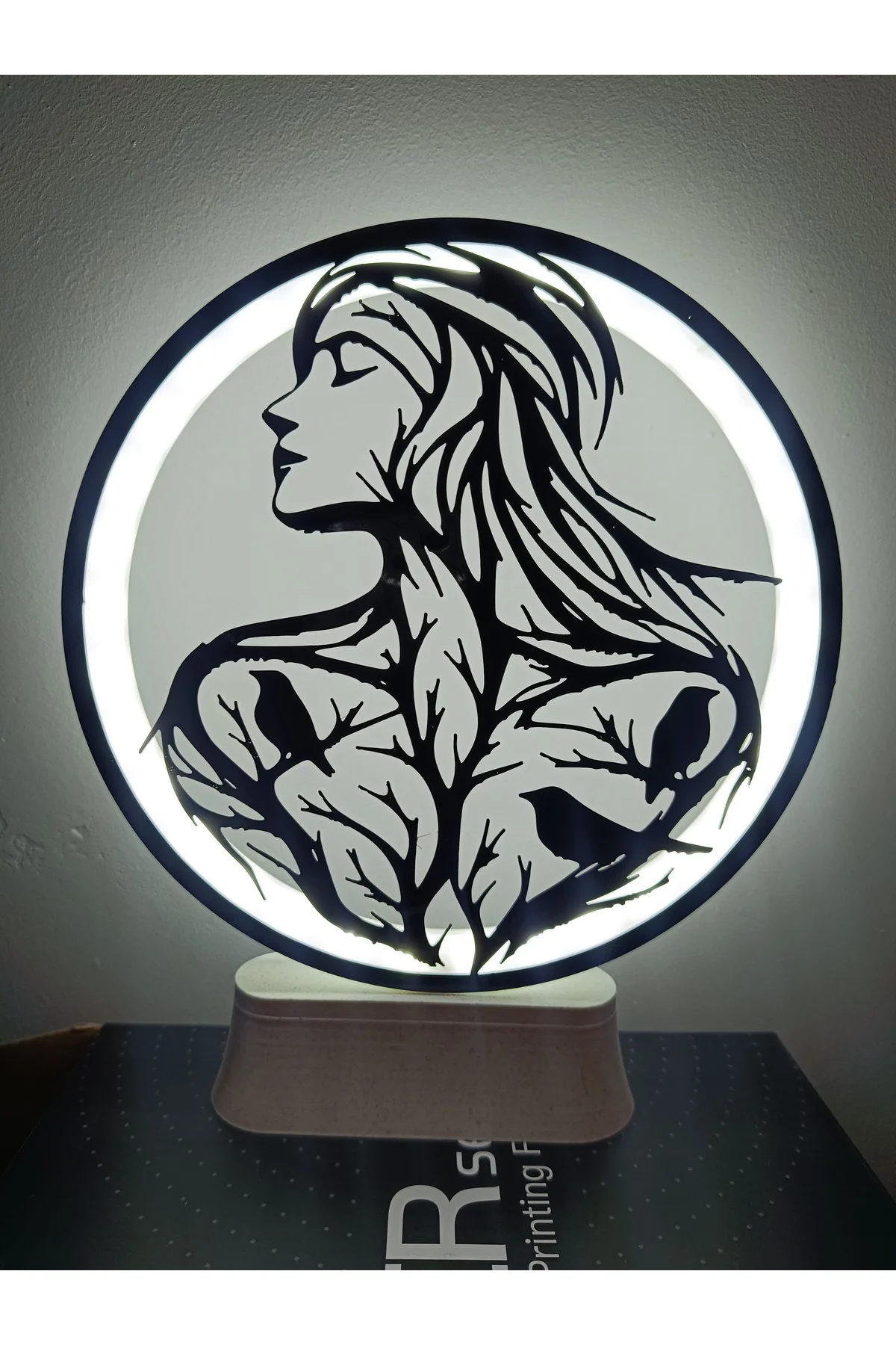 LED IŞIKLI YAPRAK KADIN