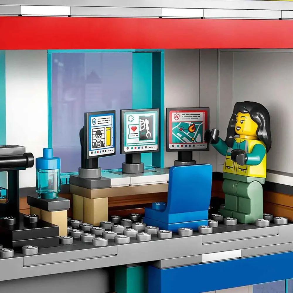 LEGO City Acil Durum Araçları Merkezi 60371 LEGO City Acil Durum Araçları Merkezi 60371