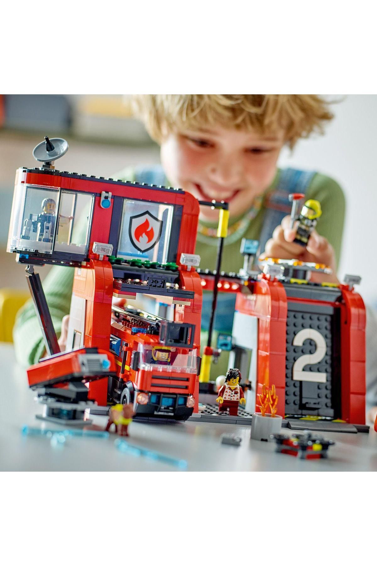 FIRE STATION WFIRE TRACK 2 LEGO FIRE STATION WFIRE TRACK 2 LEGO