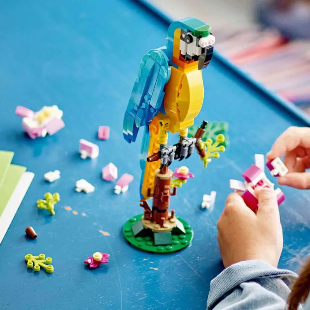LEGO Creator Egzotik Papağan 31136