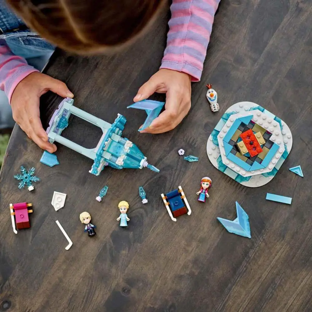 LEGO® ǀ Disney Anna ve Elsa'nın Sihirli Atlıkarıncası 43218
