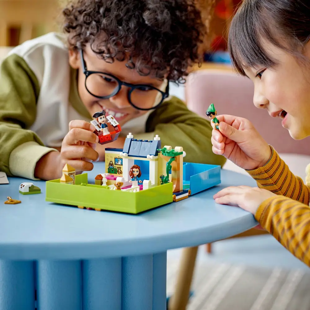 Lego Disney Peter Pan ve Wendy'nin Hikaye Kitabı Macerası 43220