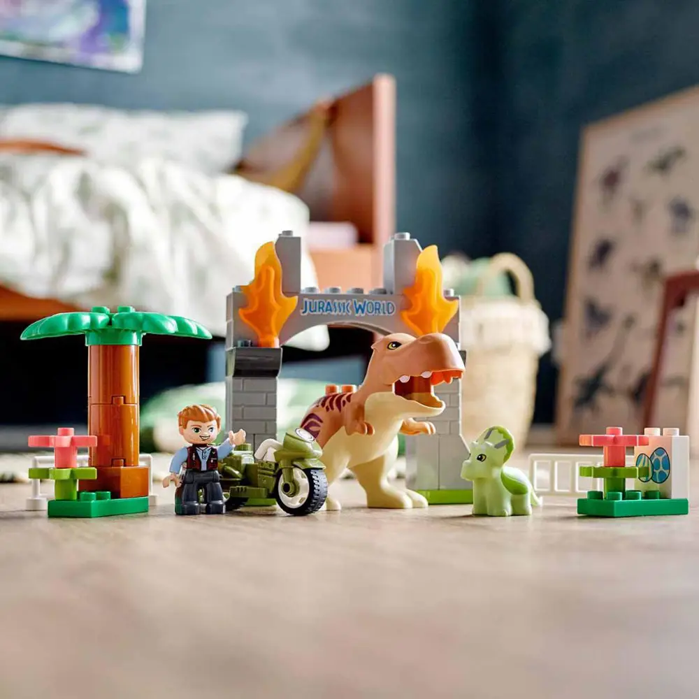 LEGO Duplo Jurassic World T. rex ve Triceratops Dinozor Kaçışı Kü