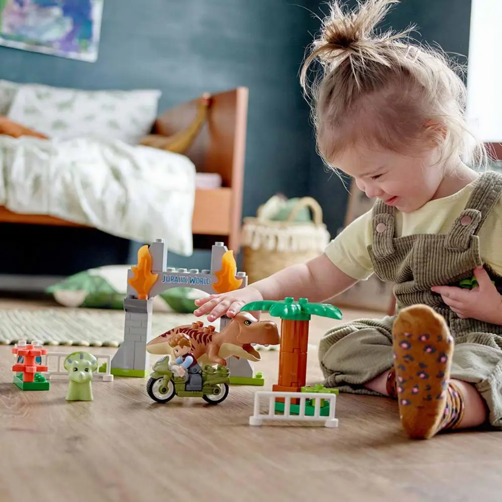 LEGO Duplo Jurassic World T. rex ve Triceratops Dinozor Kaçışı Kü