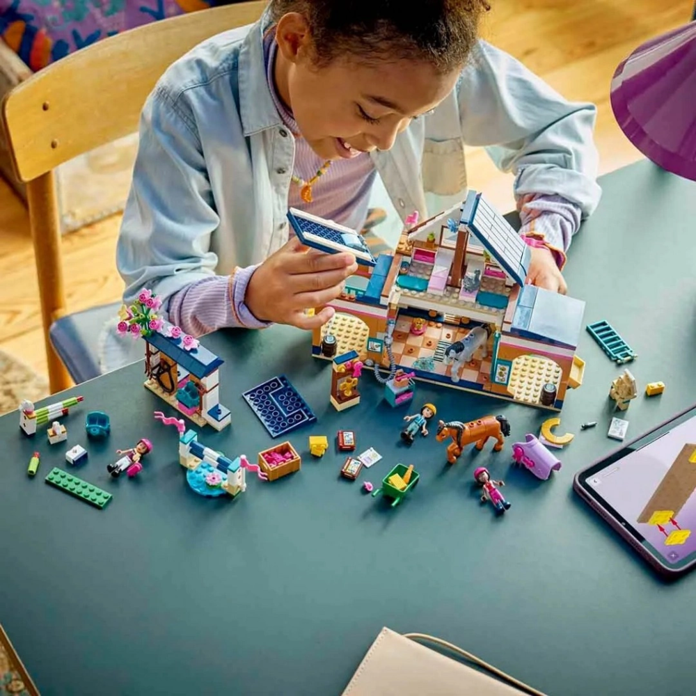 LEGO Friends At Ahırı ve Binicilik Akademisi 42688 LEGO Friends At Ahırı ve Binicilik Akademisi 42688