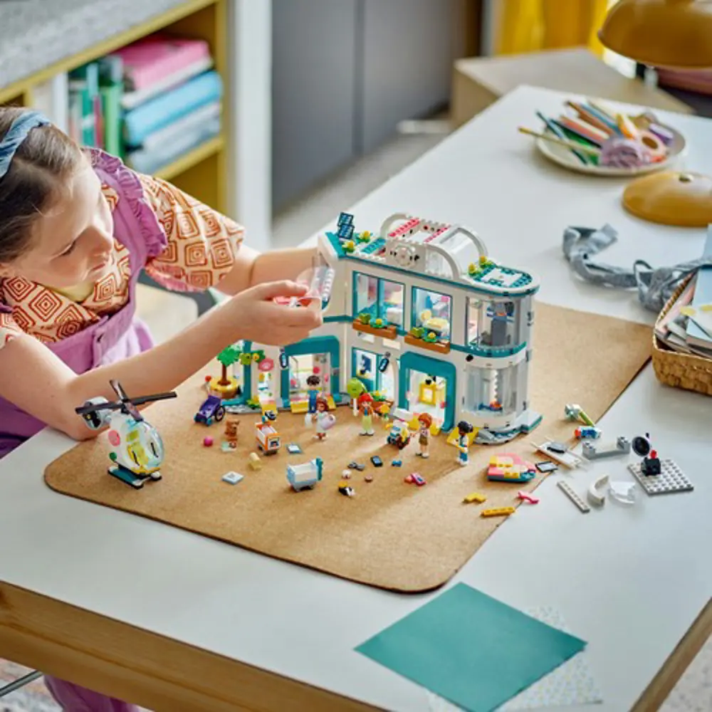 Lego Friends Heartlake City Hastanesi 42621