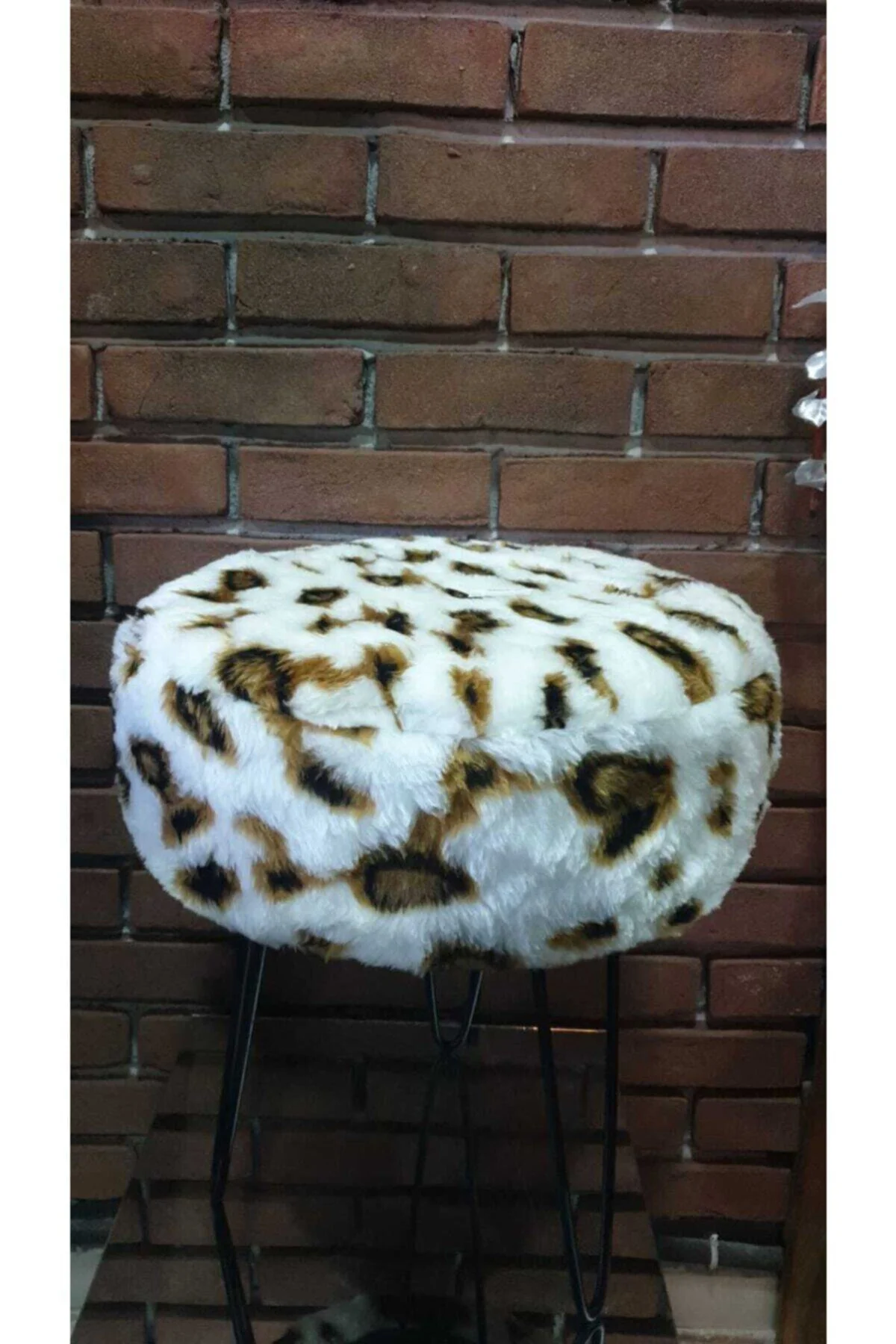 Leopar Desen Puluş Metal Ayaklı Puf