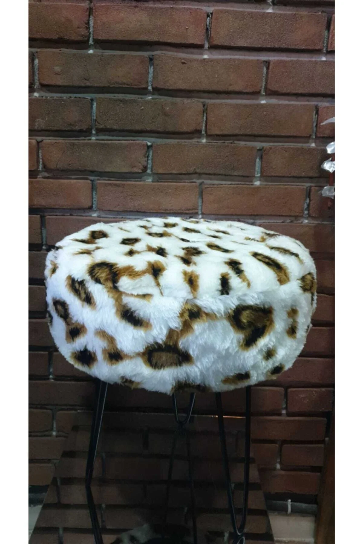 Leopar Desen Puluş Metal Ayaklı Puf