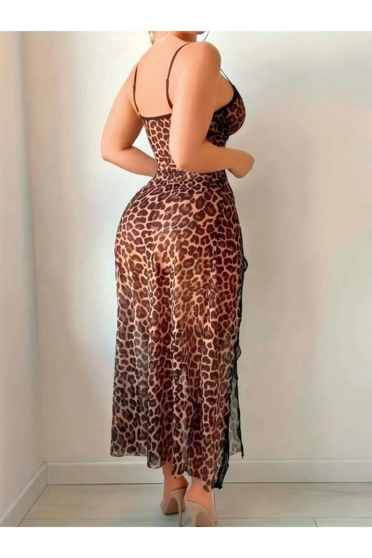 Leopar Desenli Yırtmaçlı Uzun Gecelik