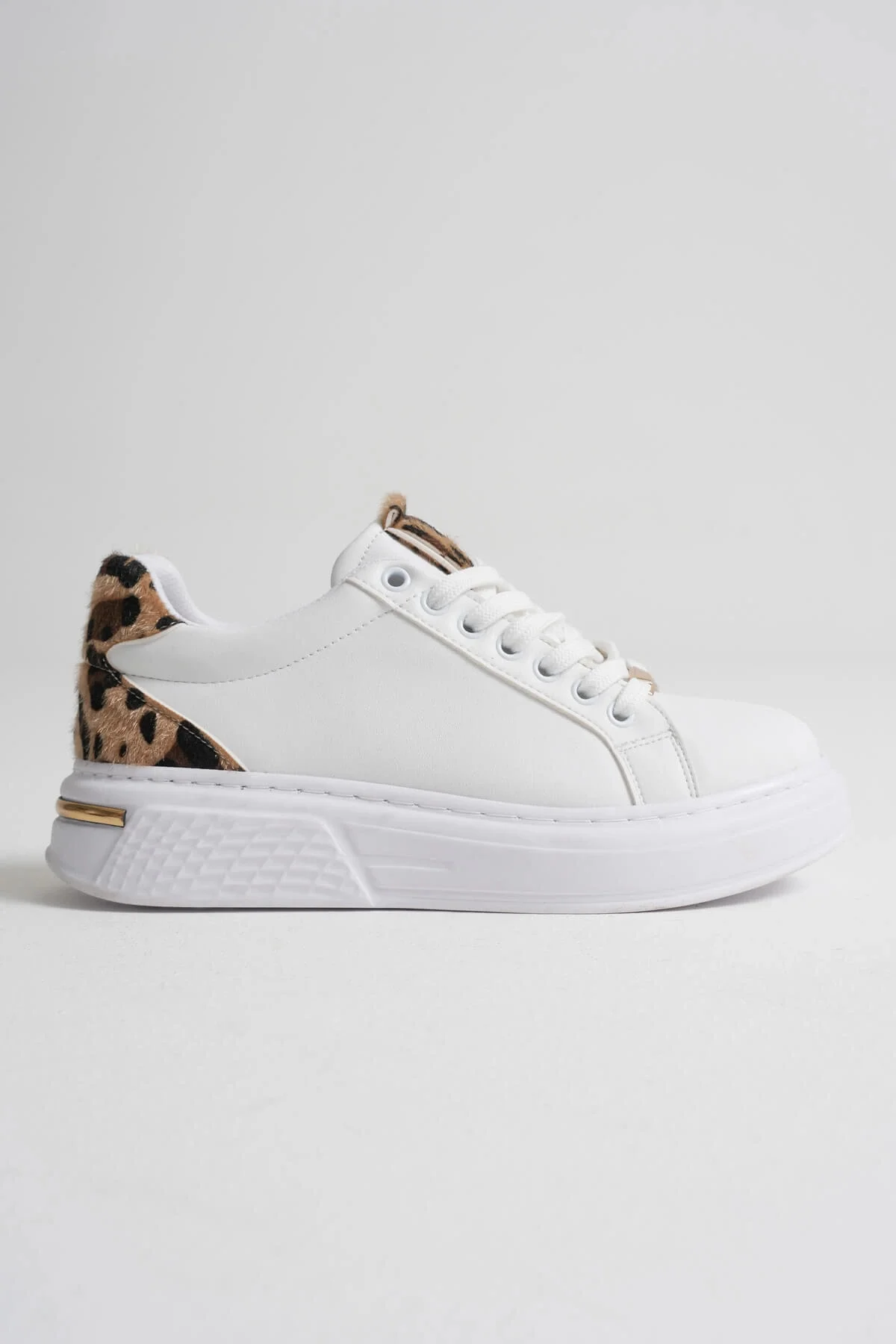 Leopar Detaylı Beyaz Kadın Spor Ayakkabı TR01MS03C