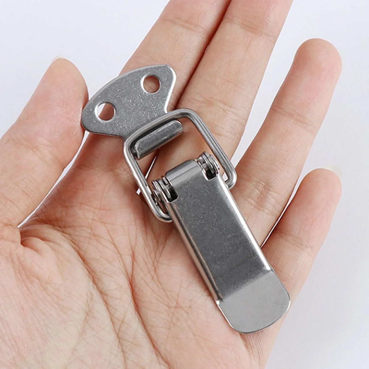 Lexroo Gergi Mandalı Çelik Sandık Kaput Kilidi Klipsi 7.5 Cm Düz Parlak Krom 2 Adet Standart Lexroo Gergi Mandalı Çelik Sandık Kaput Kilidi Klipsi 7.5 Cm Düz Parlak Krom 2 Adet Standart