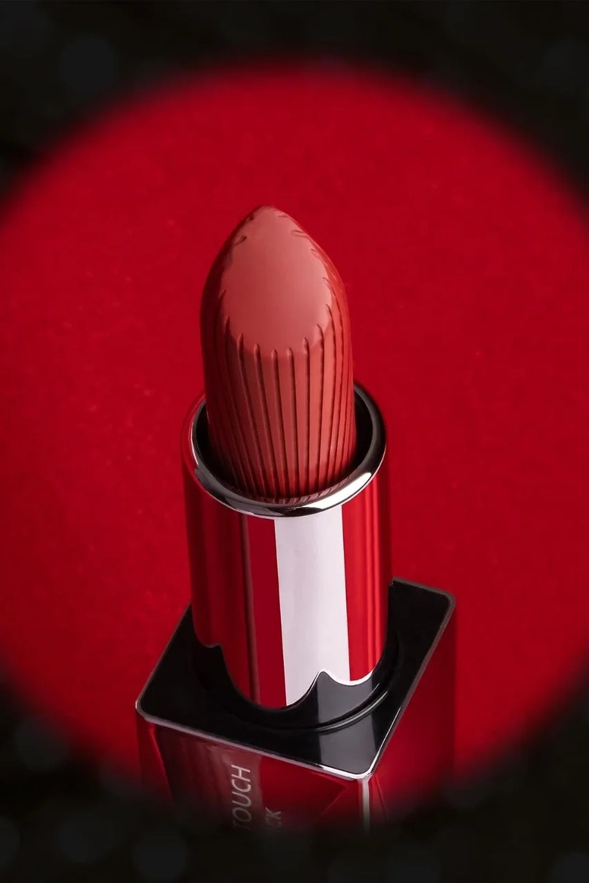 Lexroo Uzun Süre Kalıcı Nemlendirici Pürüzsüz Etkili Yarı Mat Ruj Satin Touch Lipstick 812 Çok Renkli Lexroo Uzun Süre Kalıcı Nemlendirici Pürüzsüz Etkili Yarı Mat Ruj Satin Touch Lipstick 812 Çok Renkli