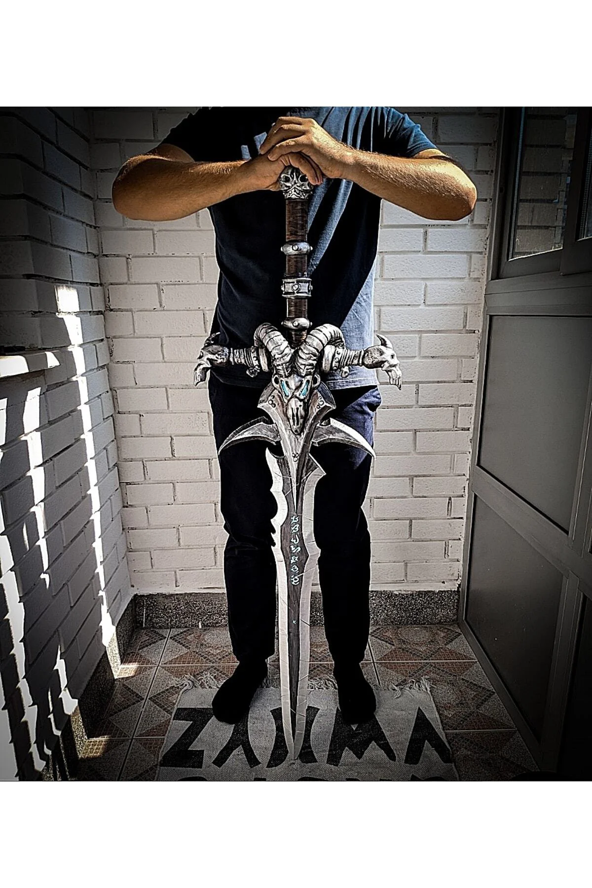 Lich King'in Kılıcı Frostmourne Gerçek Boy 140 Cm 1/1 Ölçek